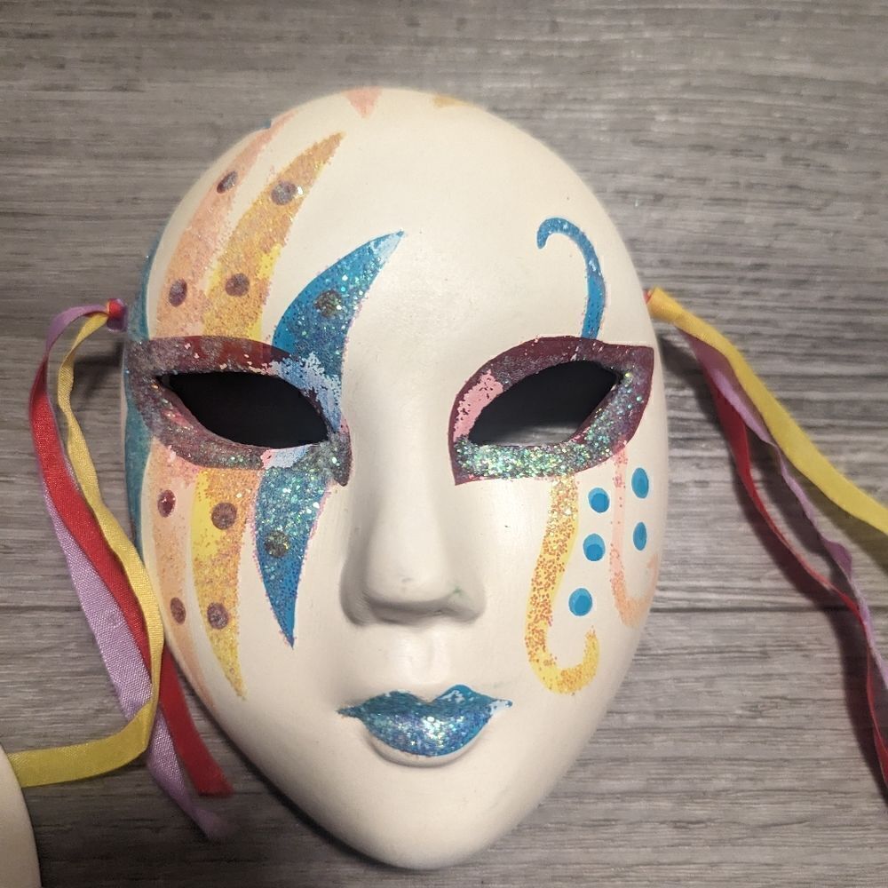 lot #104 Handmade set of 2 Ceramic Butterfly Mardi Gras Masks Glitter Decor - Picture 3 of 7
